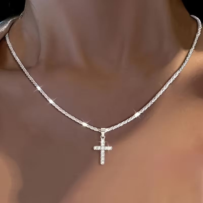 Collar con cruz está diseñado con un estilo vintage clásico en su núcleo