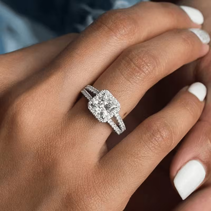 1pcs Anillo elegante de circonita sintética para mujer