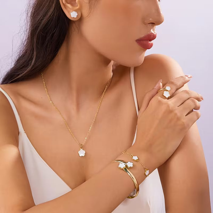 6 piezas de joyería brillante con flores de la suerte
