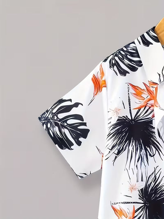 Un conjunto de dos camisetas para niño con estampados de hojas y pantalones cortos