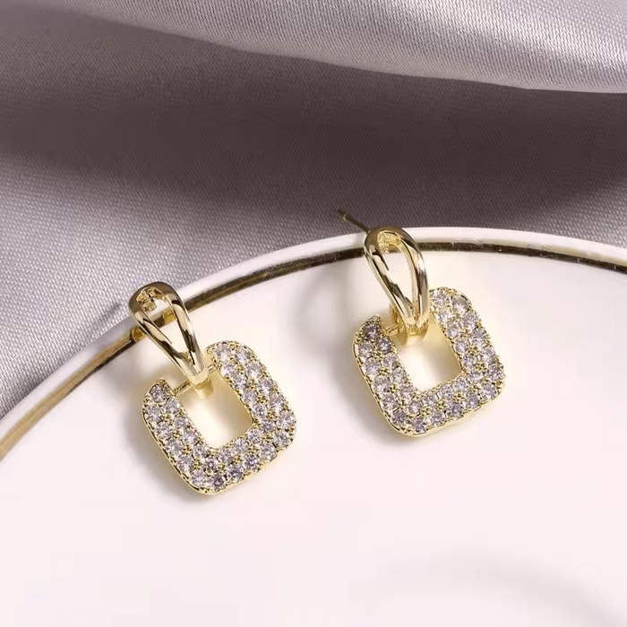 Un par de aretes de lujo ligero de moda para mujer