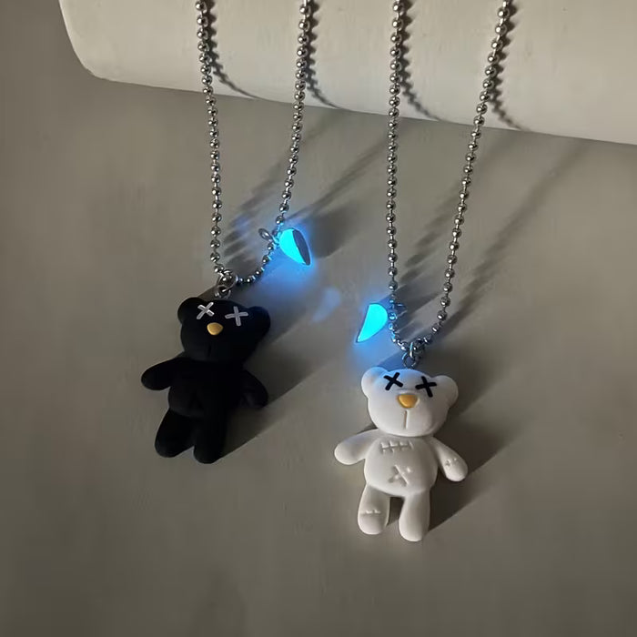 Set de 2 Collares para Pareja de Ositos con Forma de Corazón que Brillan en la Oscuridad