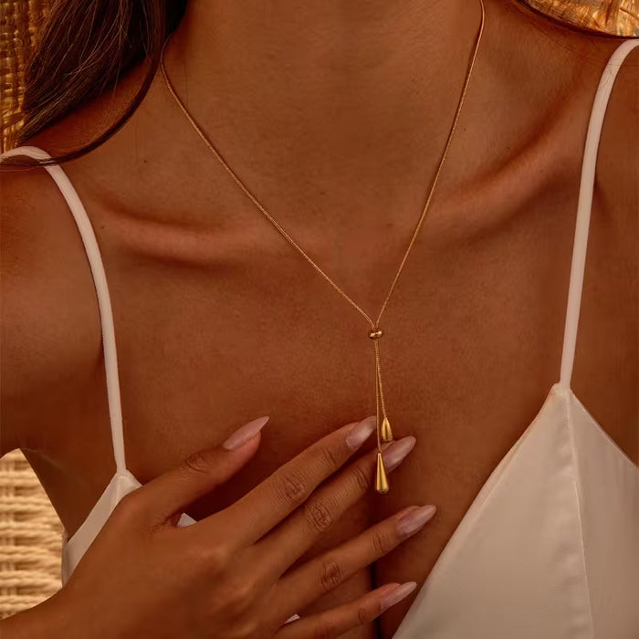 Collar con Colgante Minimalista de Lágrima - Acero Inoxidable