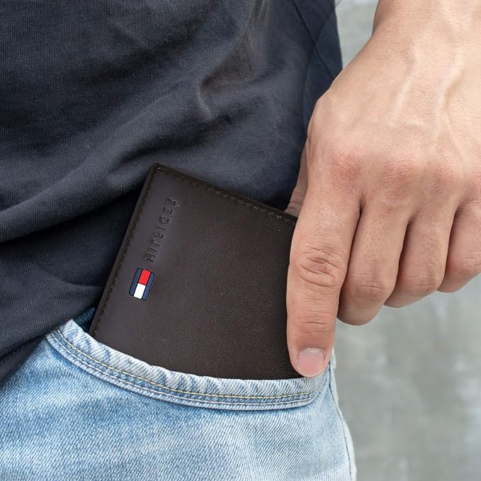 Cartera para hombre Tommy Hilfiger Passcase con ventana para identificación- Marrón británico