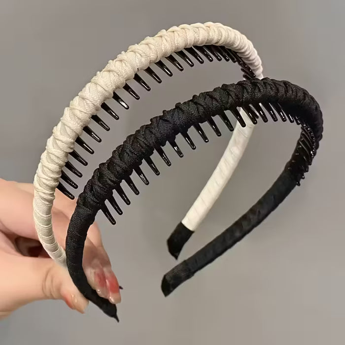 Un paquete de dos pinzas para el cabello y aros para el cabello para mujeres