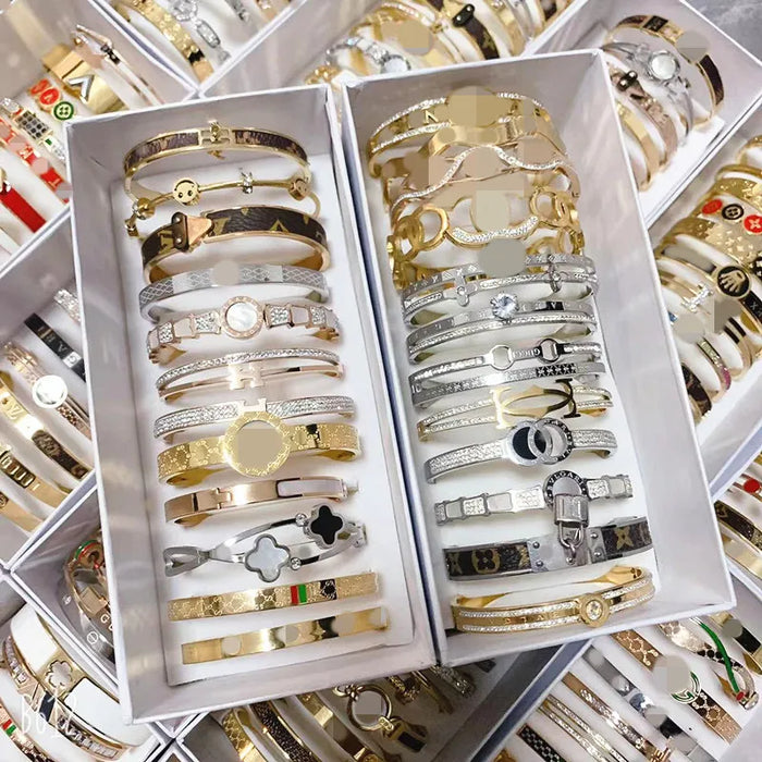 10Pcs de Brazalete para Mujer en Acero Inoxidable 304 ,Caja con diseños aleatorios