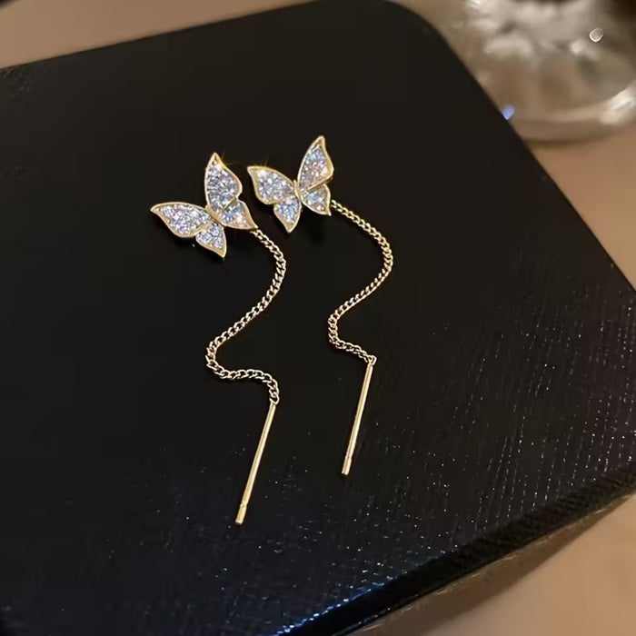 Un par de aretes clásicos franceses versátiles y modernos de estilo europeo