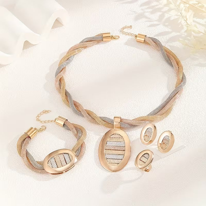 Un conjunto de 5 piezas que incluye aretes, una collar, una pulsera y un anillo