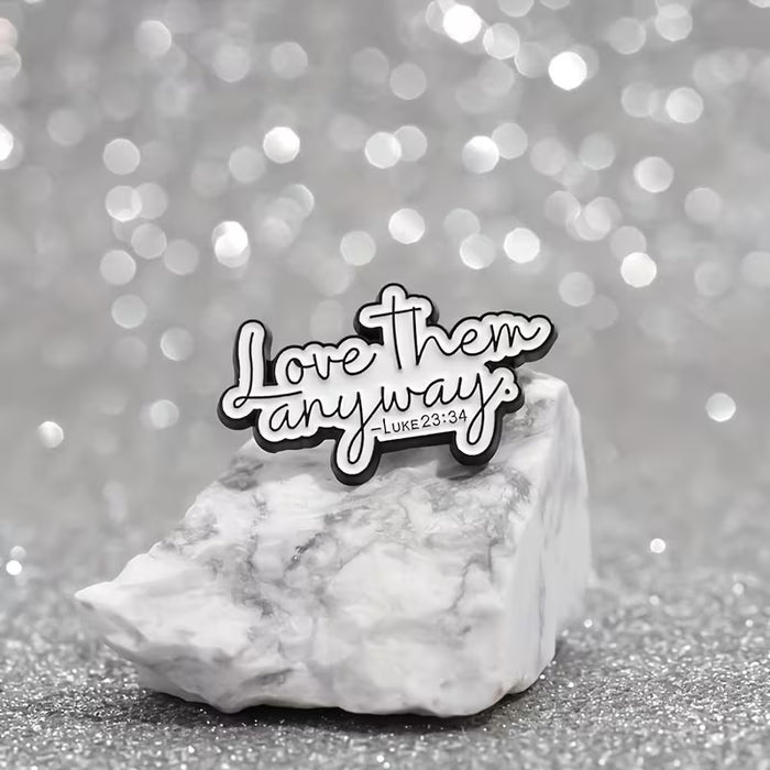 1pc Broche "Ámalos de Todas Formas" Religioso de Cristo, Insignias de Metal para Mujeres y Hombres