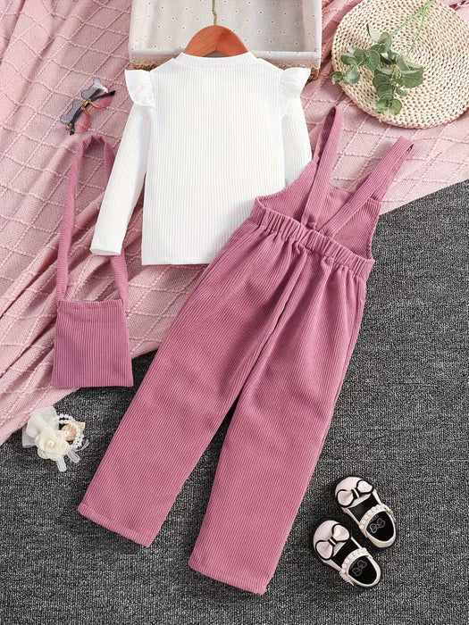 Un conjunto de dos piezas para niñas con una blusa de manga larga de color sólido con mangas voladoras