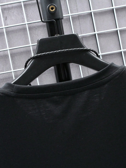 Camiseta de manga corta casual para hombres con estampado de letras de ajedrez