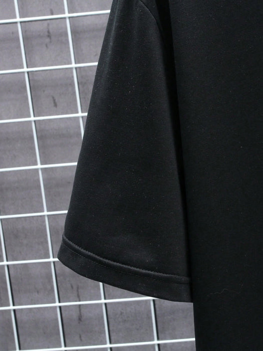 Camiseta de manga corta casual para hombres con estampado de letras de ajedrez