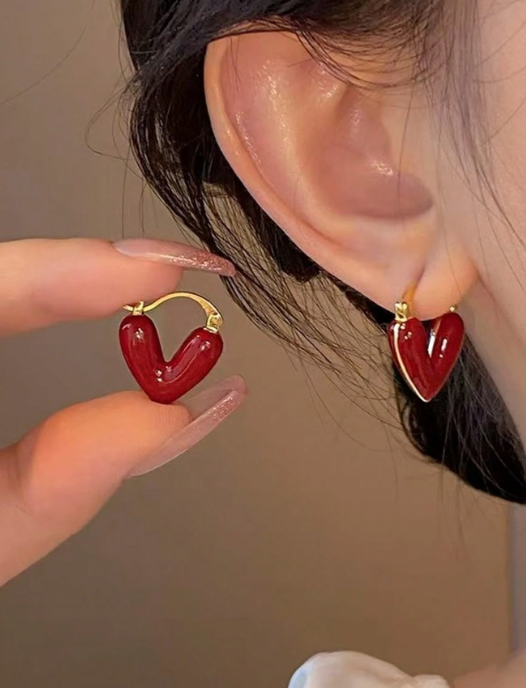 1 par de aretes con forma de corazón, joyería para mujer