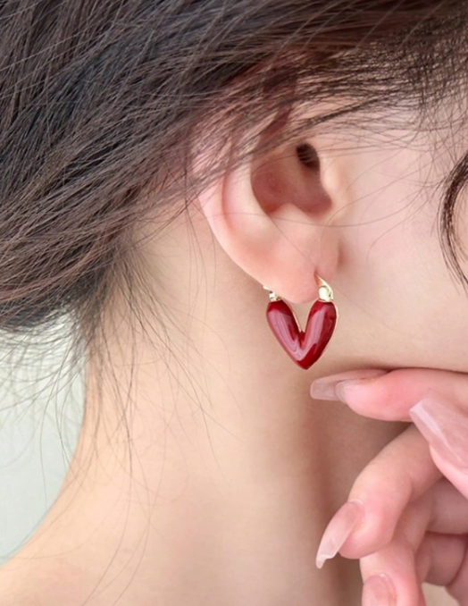 1 par de aretes con forma de corazón, joyería para mujer