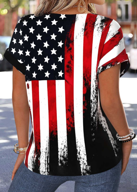 Blusa negra de manga corta con estampado de la bandera estadounidense que cubre el abdomen