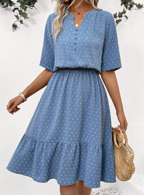 Vestido azul empolvado de manga corta con escote en V