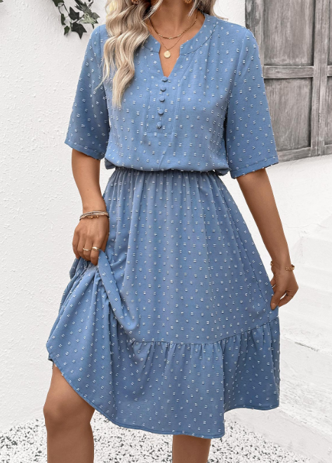 Vestido azul empolvado de manga corta con escote en V