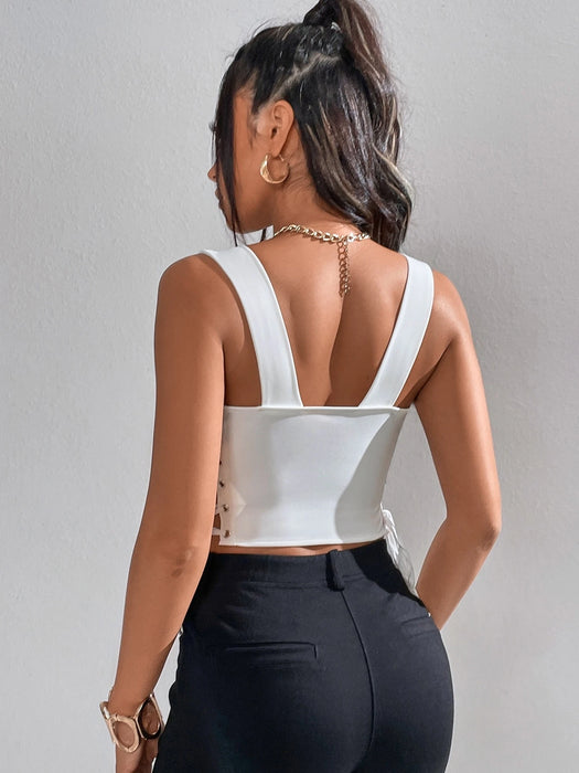 SHEIN Top de tirantes con dobladillo redondeado y cordones con ojales de Chiquease