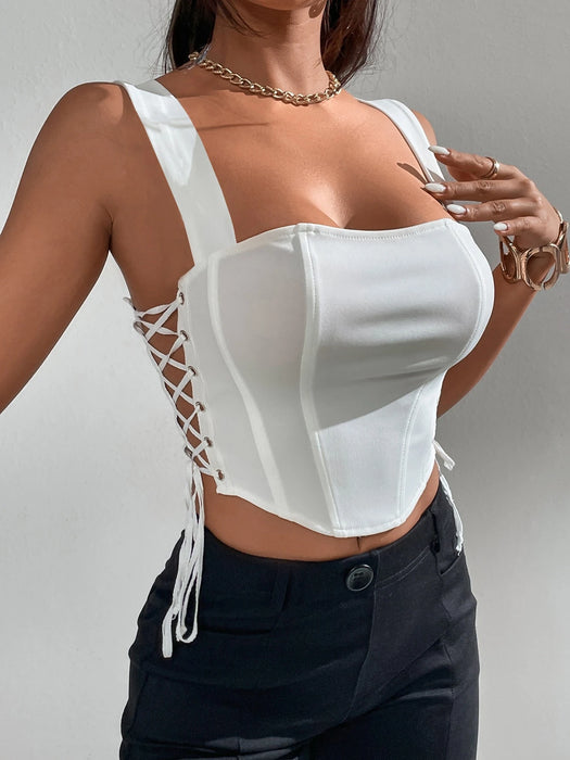 SHEIN Top de tirantes con dobladillo redondeado y cordones con ojales de Chiquease