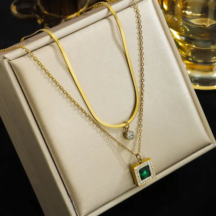 Collar Para Mujer Con Colgante De Acero Titanio Con Diamantes De Imitación En Diseño De Corona