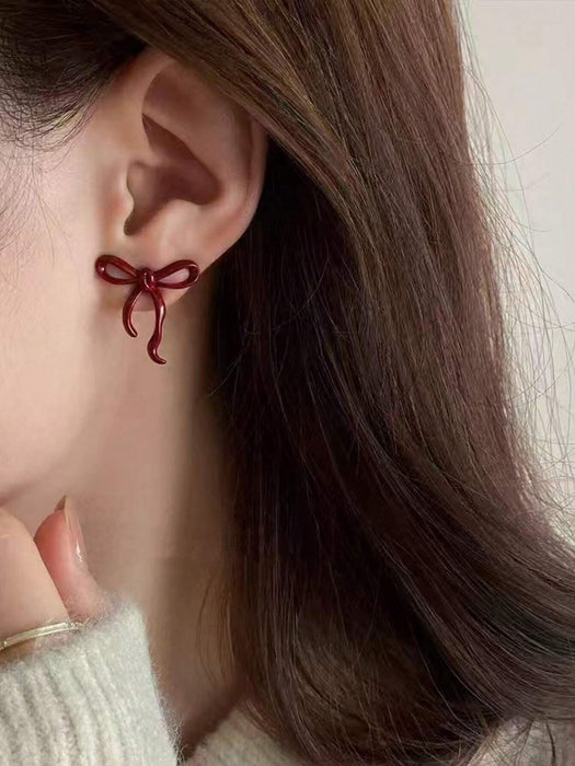 1 par de aretes con diseño de lazo, color borgoña para toda ocasion