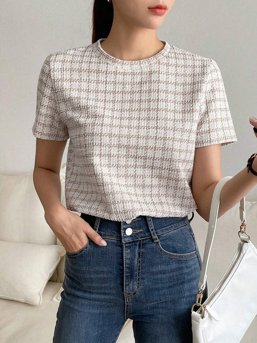 SHEIN DAZY Camiseta Con Cuello Redondo Y Estampado De Tartán