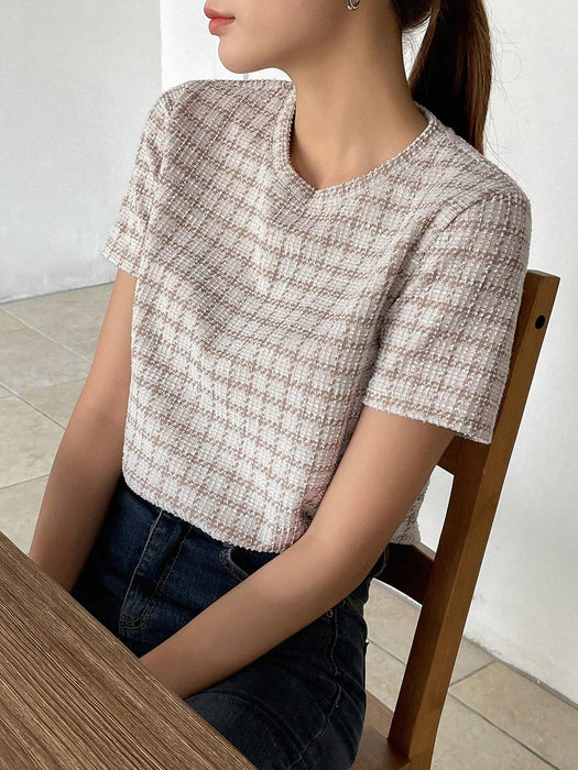 SHEIN DAZY Camiseta Con Cuello Redondo Y Estampado De Tartán