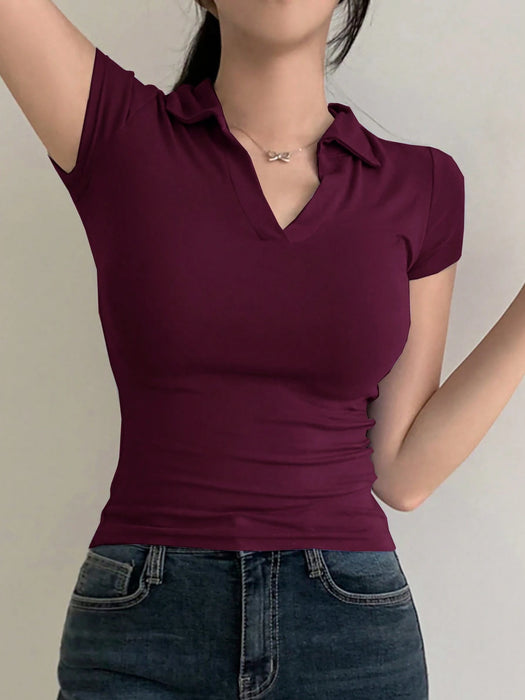 SHEIN DAZY Camiseta de manga corta con cuello en V y solapa de color liso para mujer