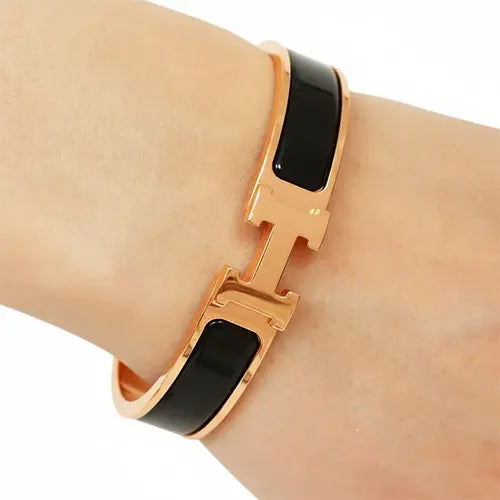 Pulsera Clic H de esmalte negro de imitación