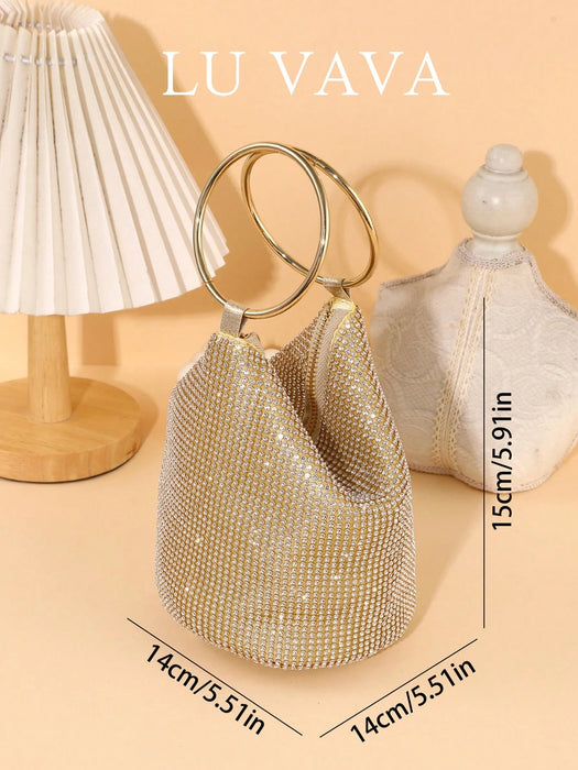 SHEIN LU VAVA Bolso de mano con base de aluminio brillante y detalles de cristal tejido en color dorado
