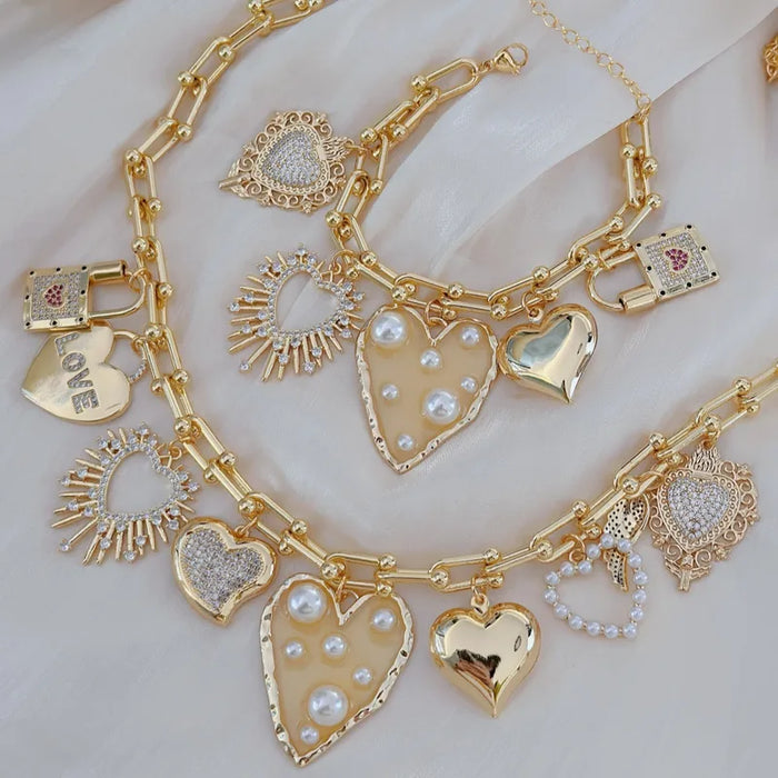 Conjunto de Collar y Pulsera Con Múltiples Dijes