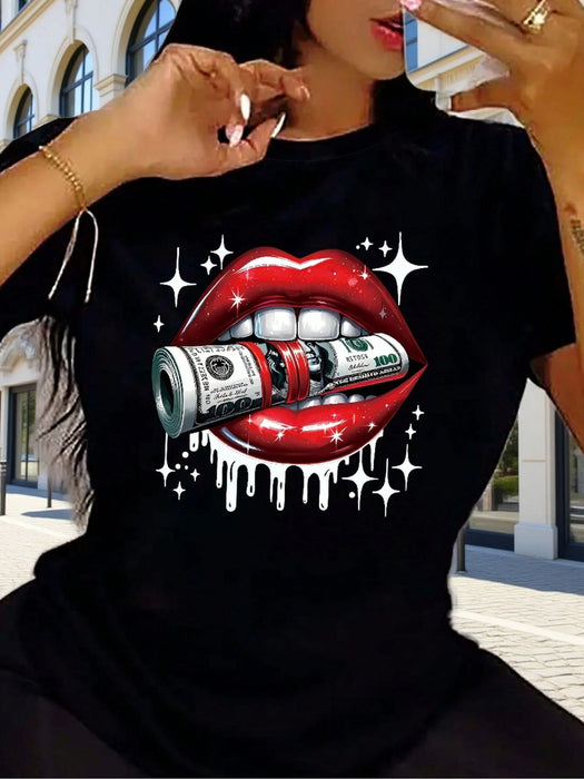 Camiseta informal de manga corta con cuello redondo y estampado de labios rojos.