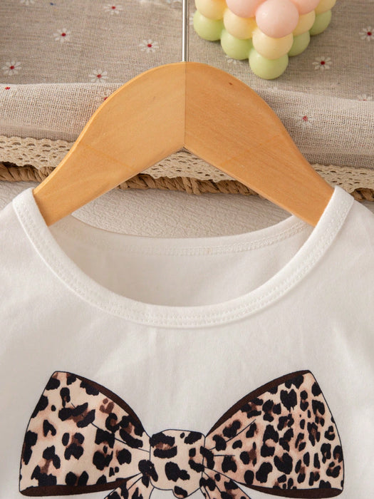 SHEIN Conjunto de camiseta y pantalón ancho con estampado de leopardo para niñas
