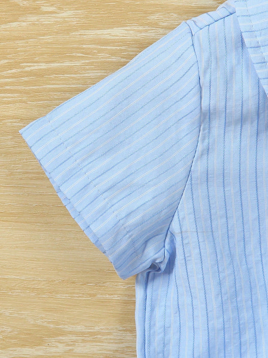 Shein Conjunto de 2 piezas de camisa a rayas y pantalones cortos texturizados