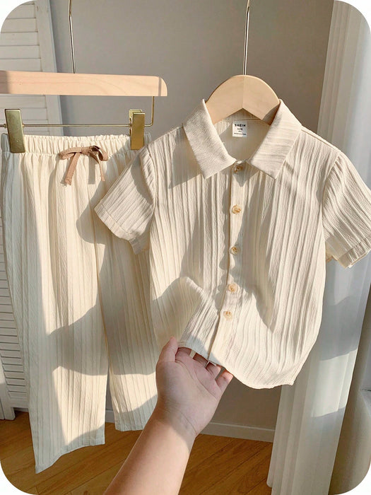 SHEIN Conjunto de camisa  y pantalón con estampado de rayas onduladas para niños