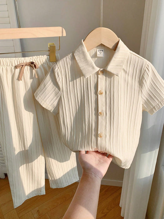 SHEIN Conjunto de camisa  y pantalón con estampado de rayas onduladas para niños