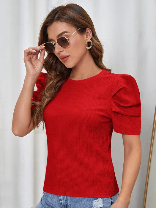 Blusa roja con mangas abullonadas y cuello redondo