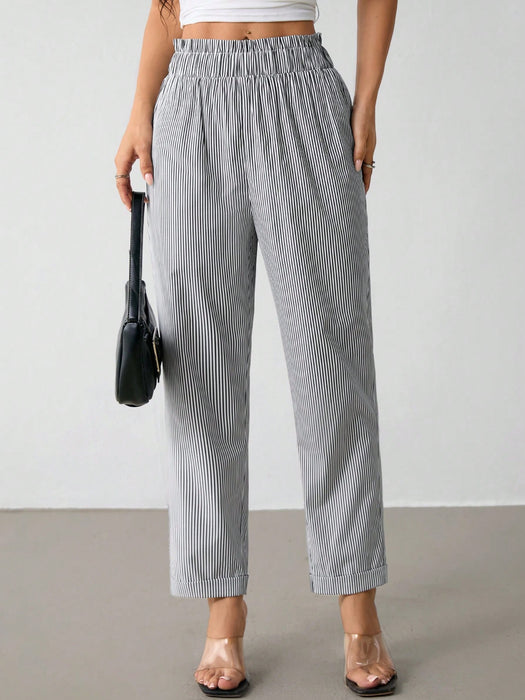 SHEIN PETITE Pantalones cortos a rayas con cintura elástica