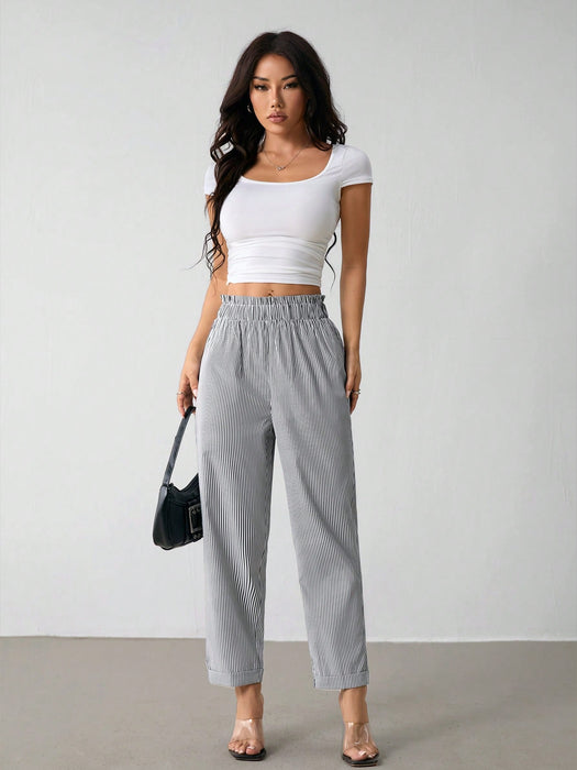 SHEIN PETITE Pantalones cortos a rayas con cintura elástica