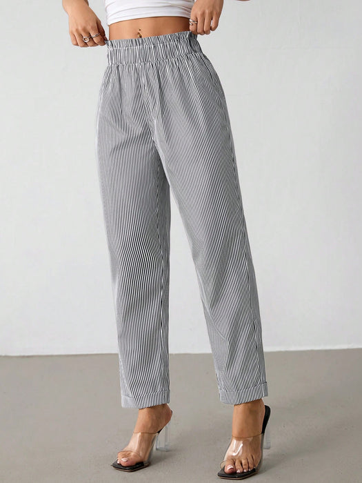 SHEIN PETITE Pantalones cortos a rayas con cintura elástica