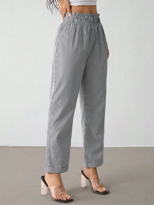 SHEIN PETITE Pantalones cortos a rayas con cintura elástica