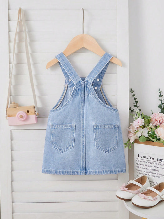 SHEIN Vestido de peto de mezclilla azul con bordado floral para niñas