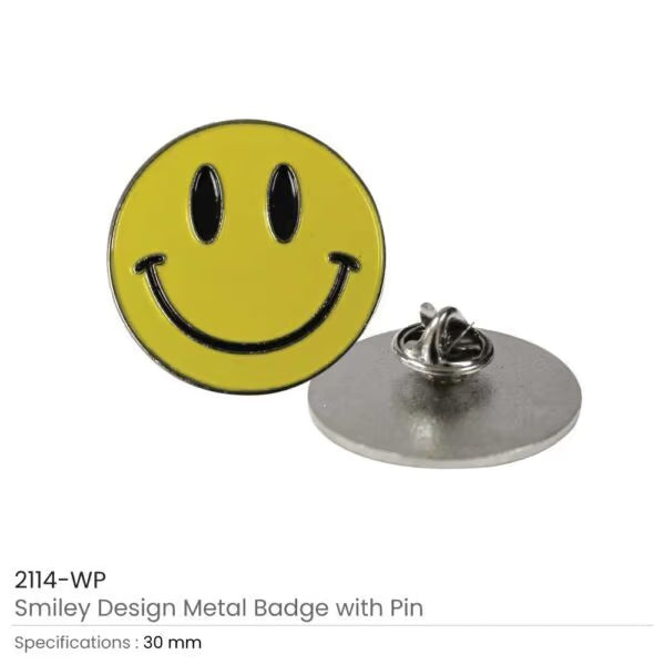 Insignias metálicas con caritas sonrientes
