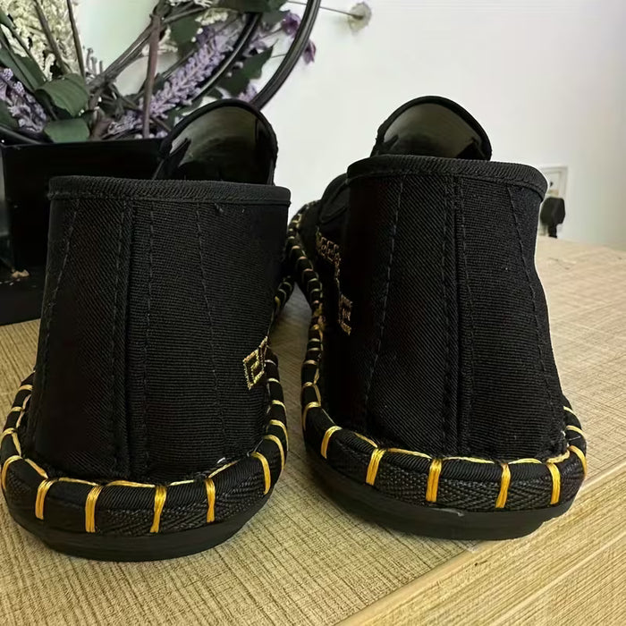 Zapatos planos tradicionales de Old Beijing con bordado dorado