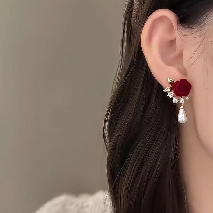 Elegantes pendientes colgantes con diseño de rosa roja de terciopelo, adornados con diamantes de imitación
