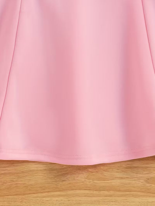 Un elegante vestido de manga larga para niñas, cuello y combinación de malla