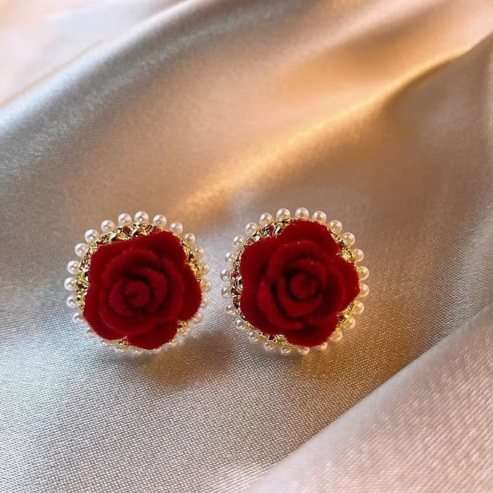Pendientes Enkara de flor roja afelpados para mujer