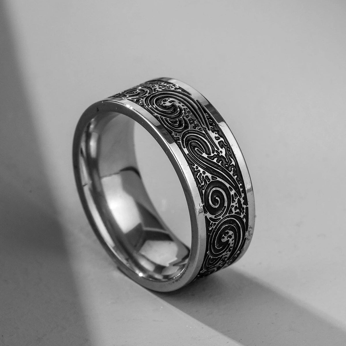 Anillo de acero de titanio vintage para hombre, moderno y popular