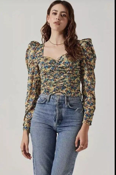 ASTR The Label Top fruncido con estampado floral ditsy marrón y mangas abullonadas - Quierox - Tienda Online