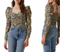 ASTR The Label Top fruncido con estampado floral ditsy marrón y mangas abullonadas - Quierox - Tienda Online
